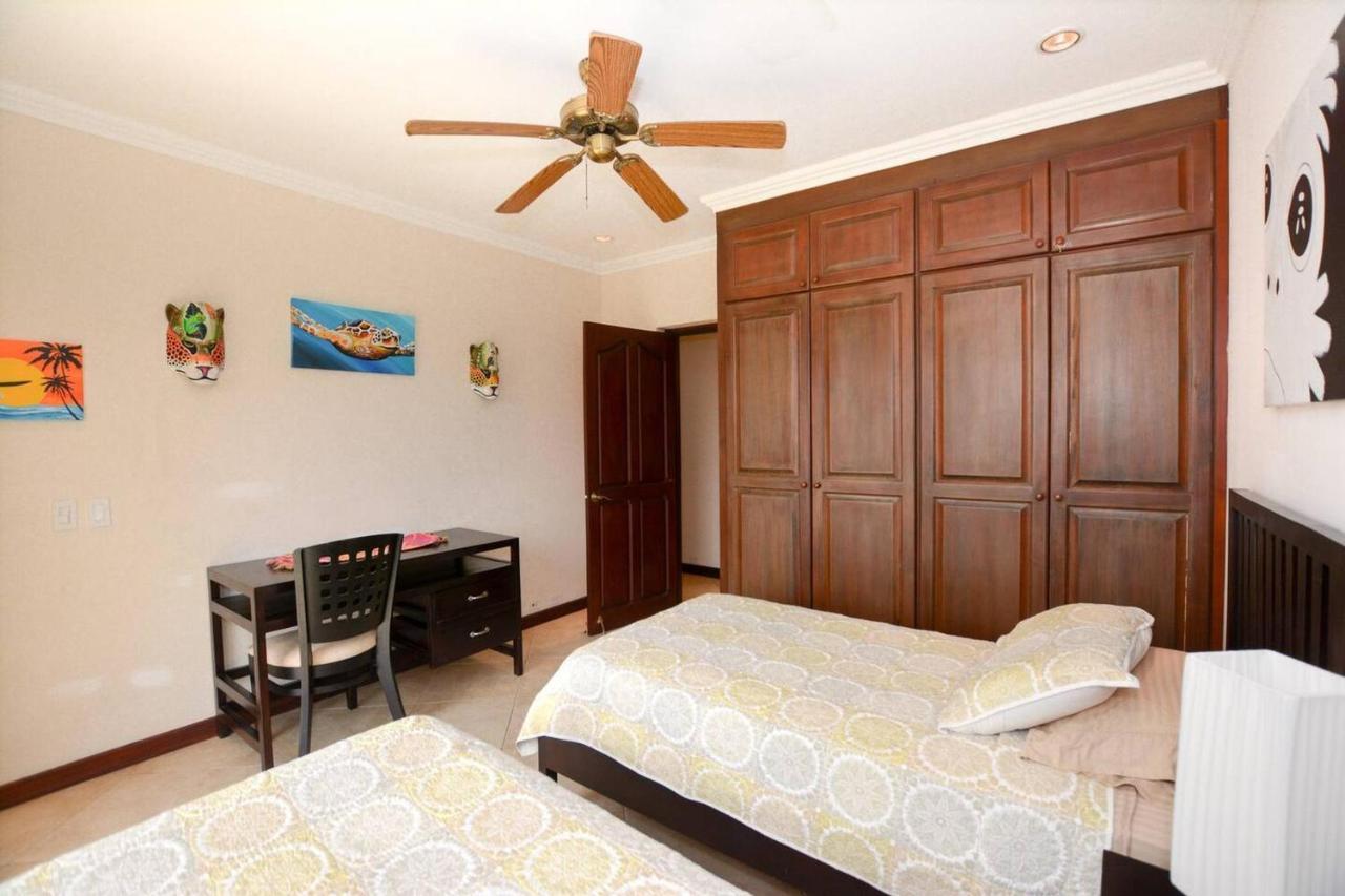 Exquisitely Decorated 5Th-Floor Aerie With Views Of Two Bays In Flamingo Villa Playa Flamingo Bagian luar foto
