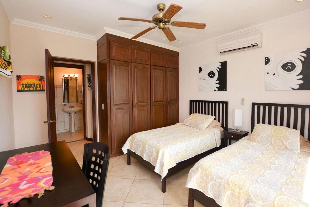 Exquisitely Decorated 5Th-Floor Aerie With Views Of Two Bays In Flamingo Villa Playa Flamingo Bagian luar foto